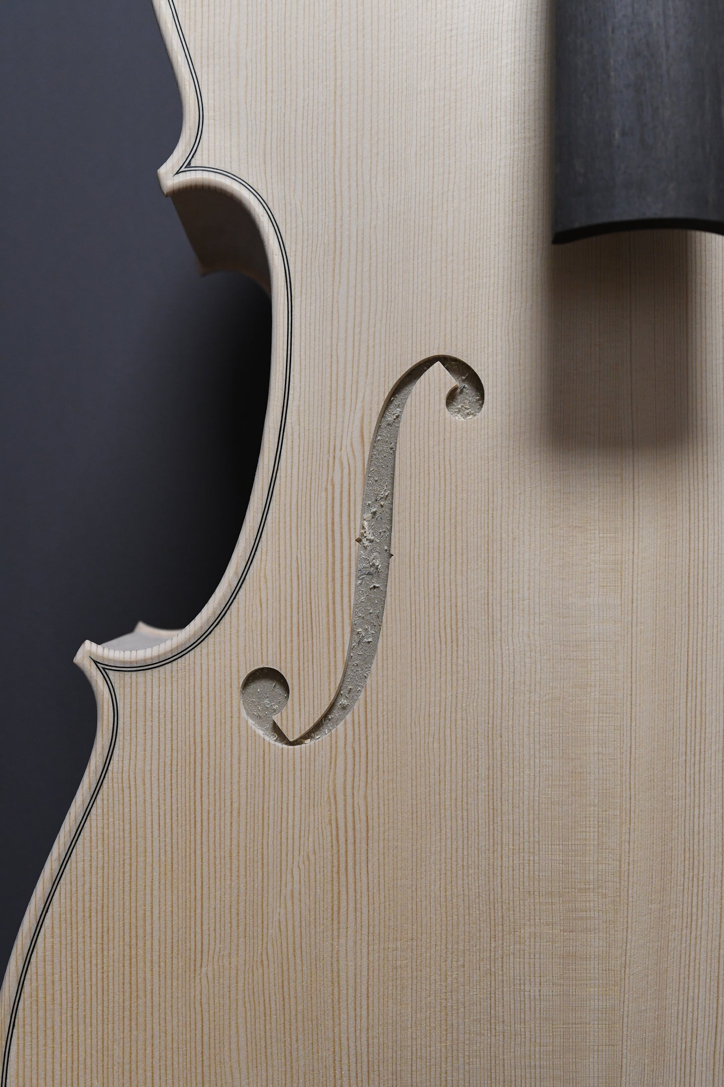Violoncel Nr. 2 - Instrument alb