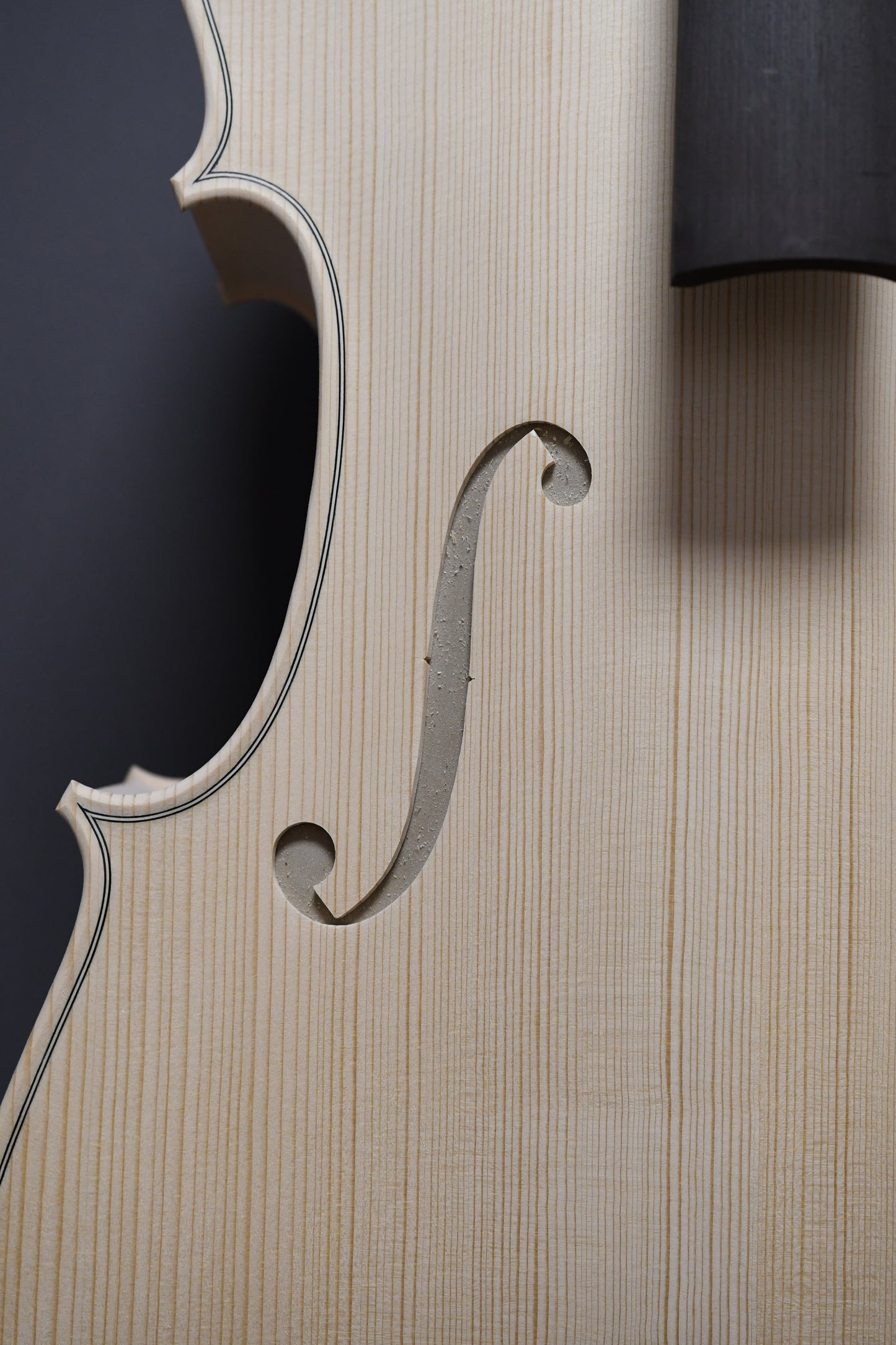 Violoncel Nr. 14 - Instrument alb