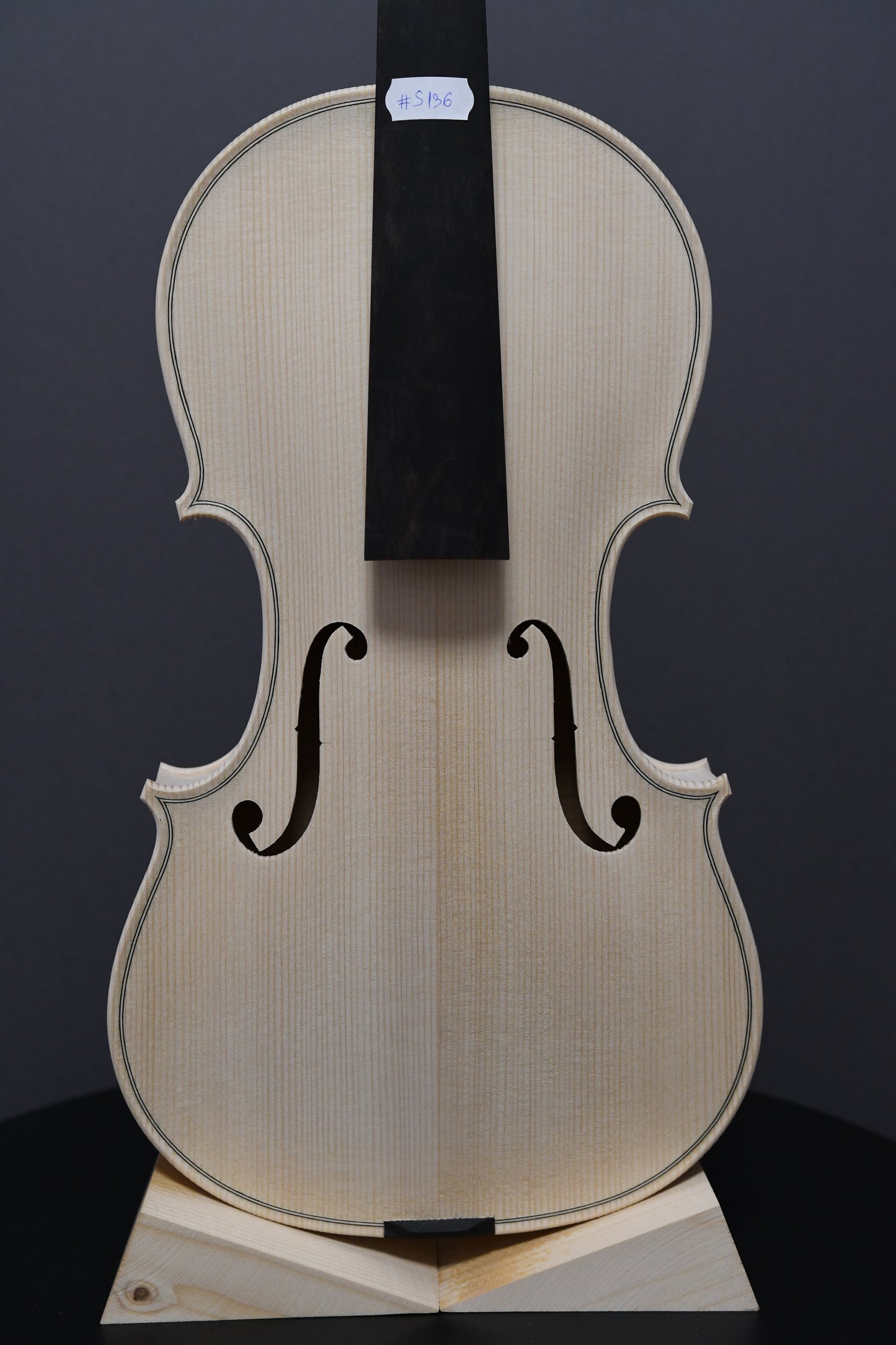 Vioară Nr. 136 - Instrument alb