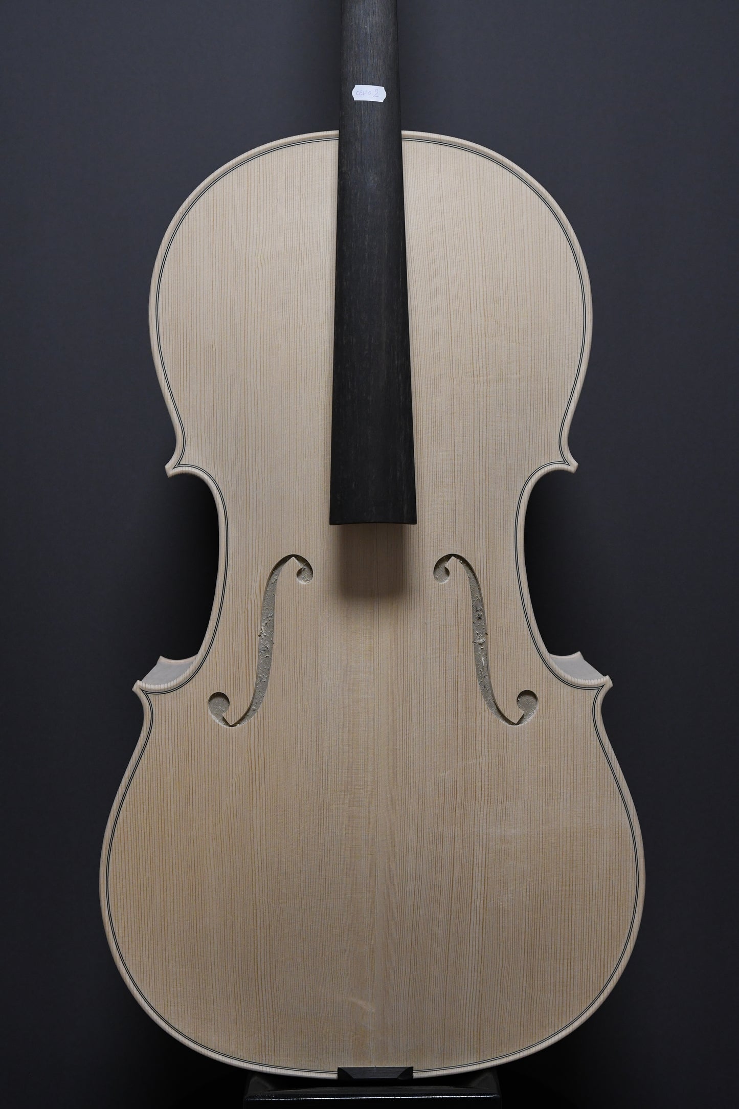 Violoncel Nr. 2 - Instrument alb