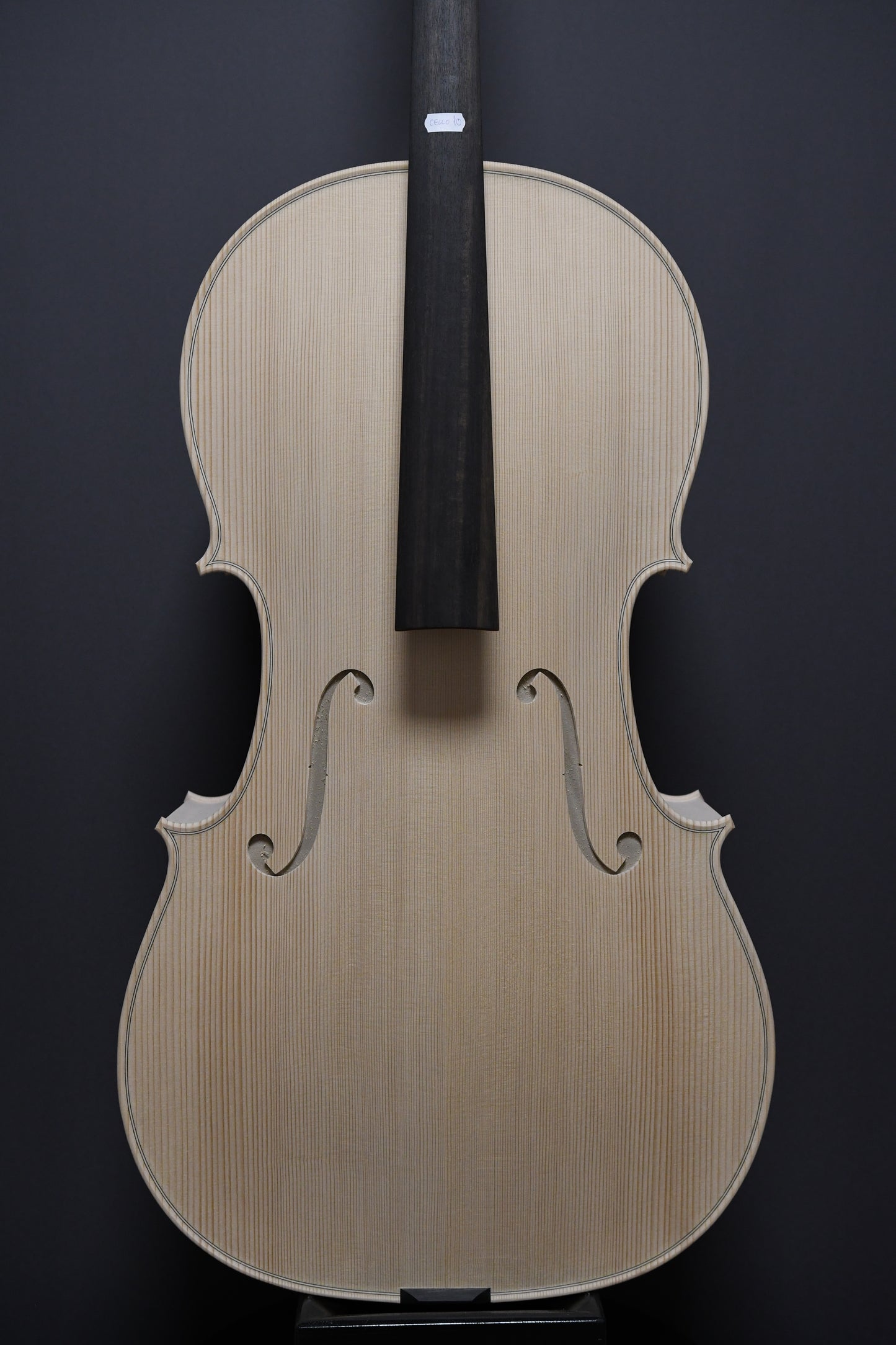 Violoncel Nr. 10 - Instrument alb