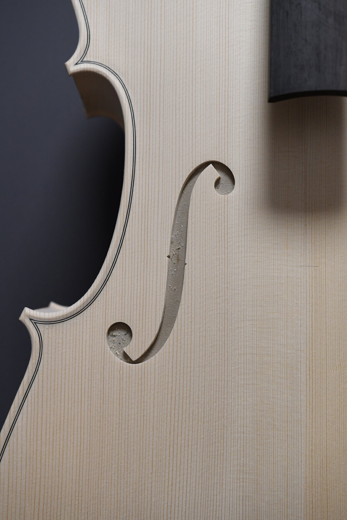 Violoncel Nr. 11 - Instrument alb