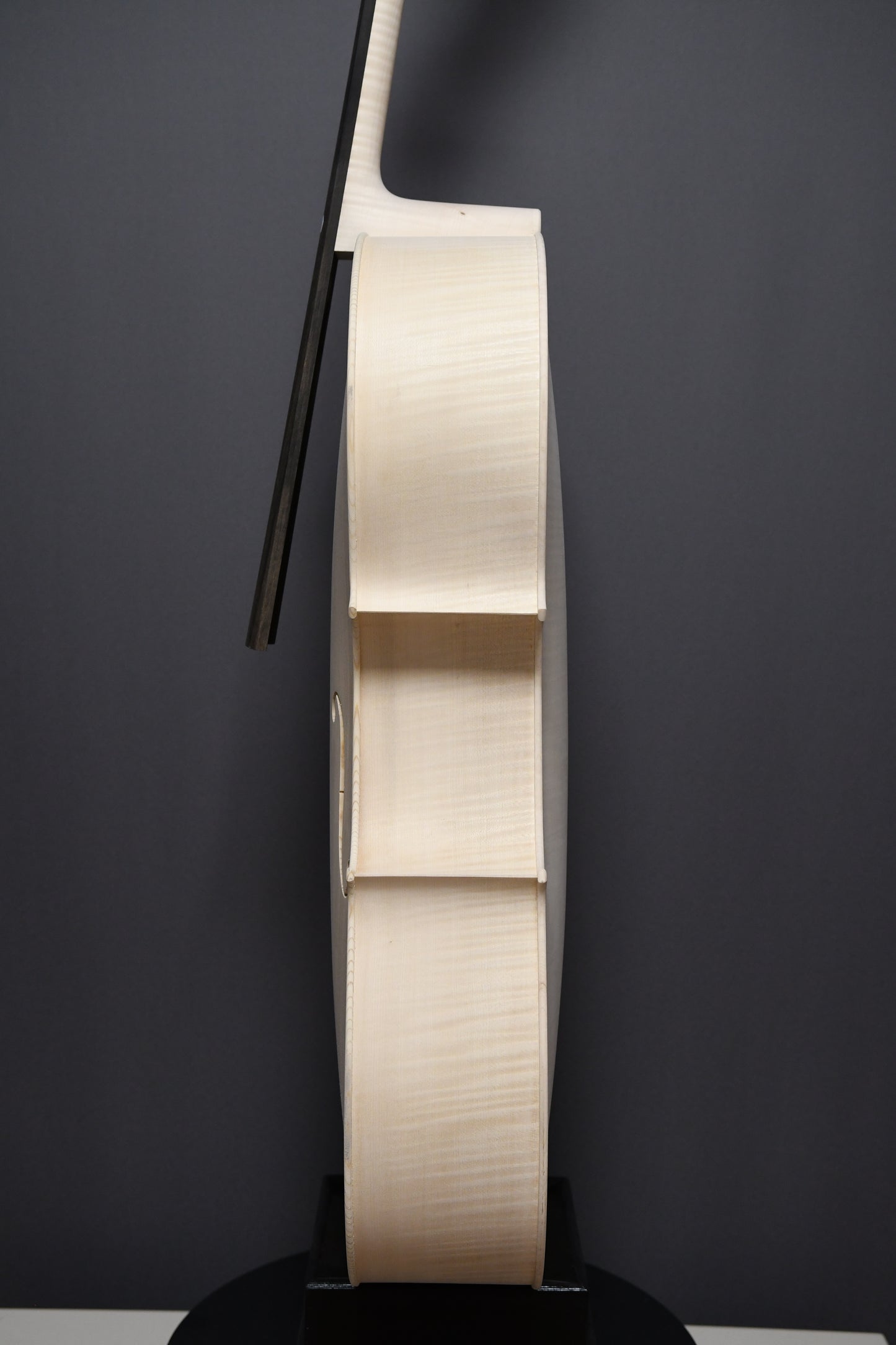 Violoncel Nr. 11 - Instrument alb