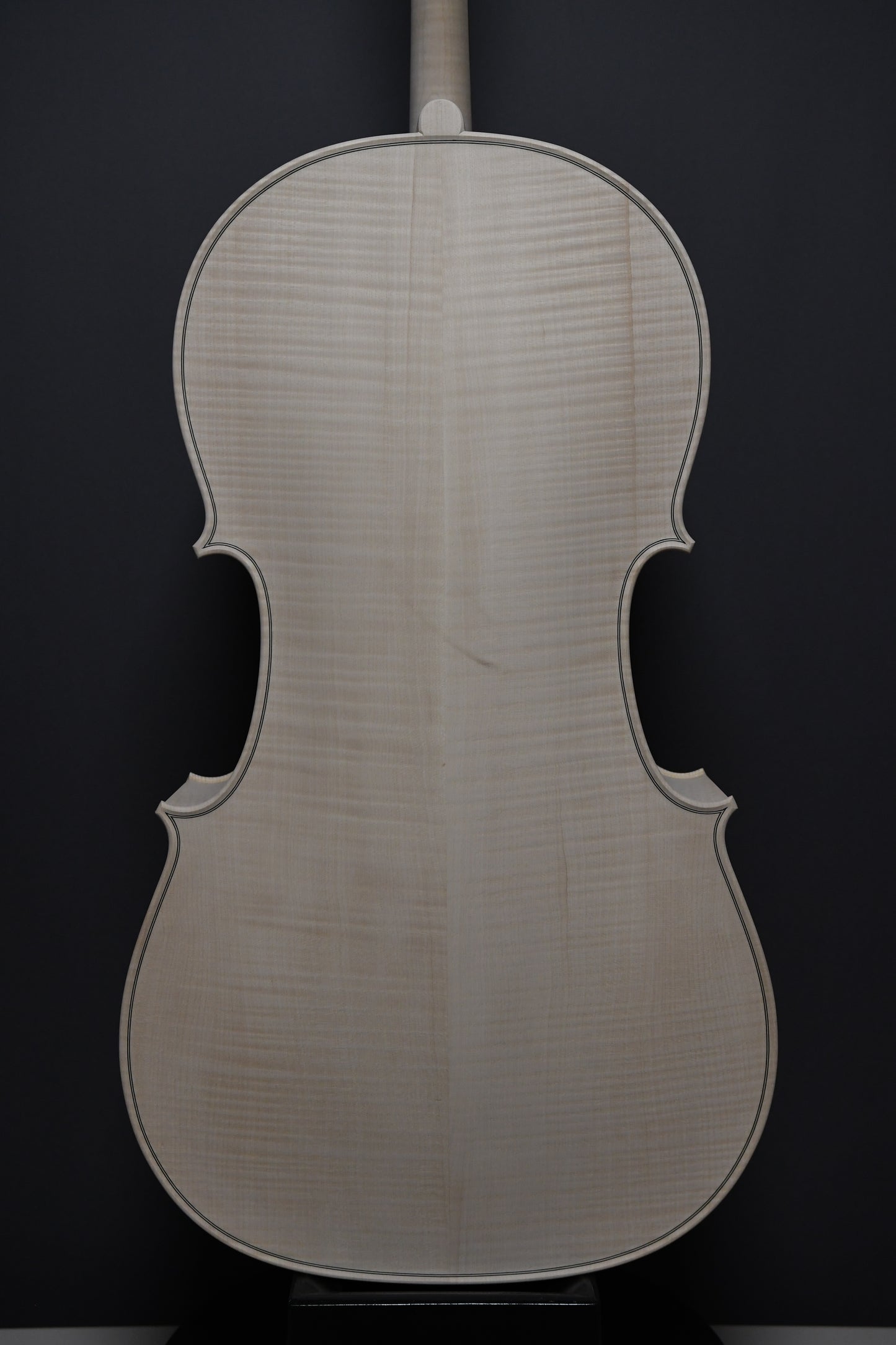 Violoncel Nr. 11 - Instrument alb