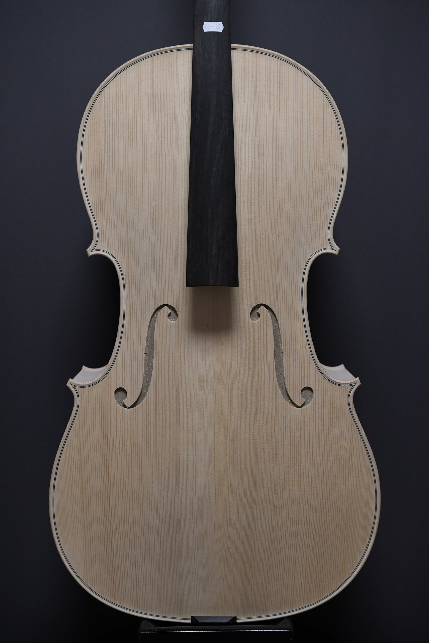 Violoncel Nr. 15 - Instrument alb