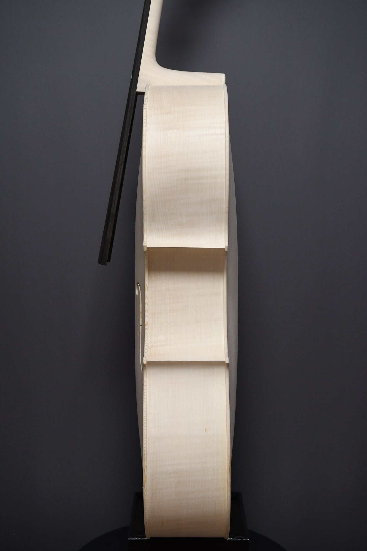 Violoncel Nr. 15 - Instrument alb