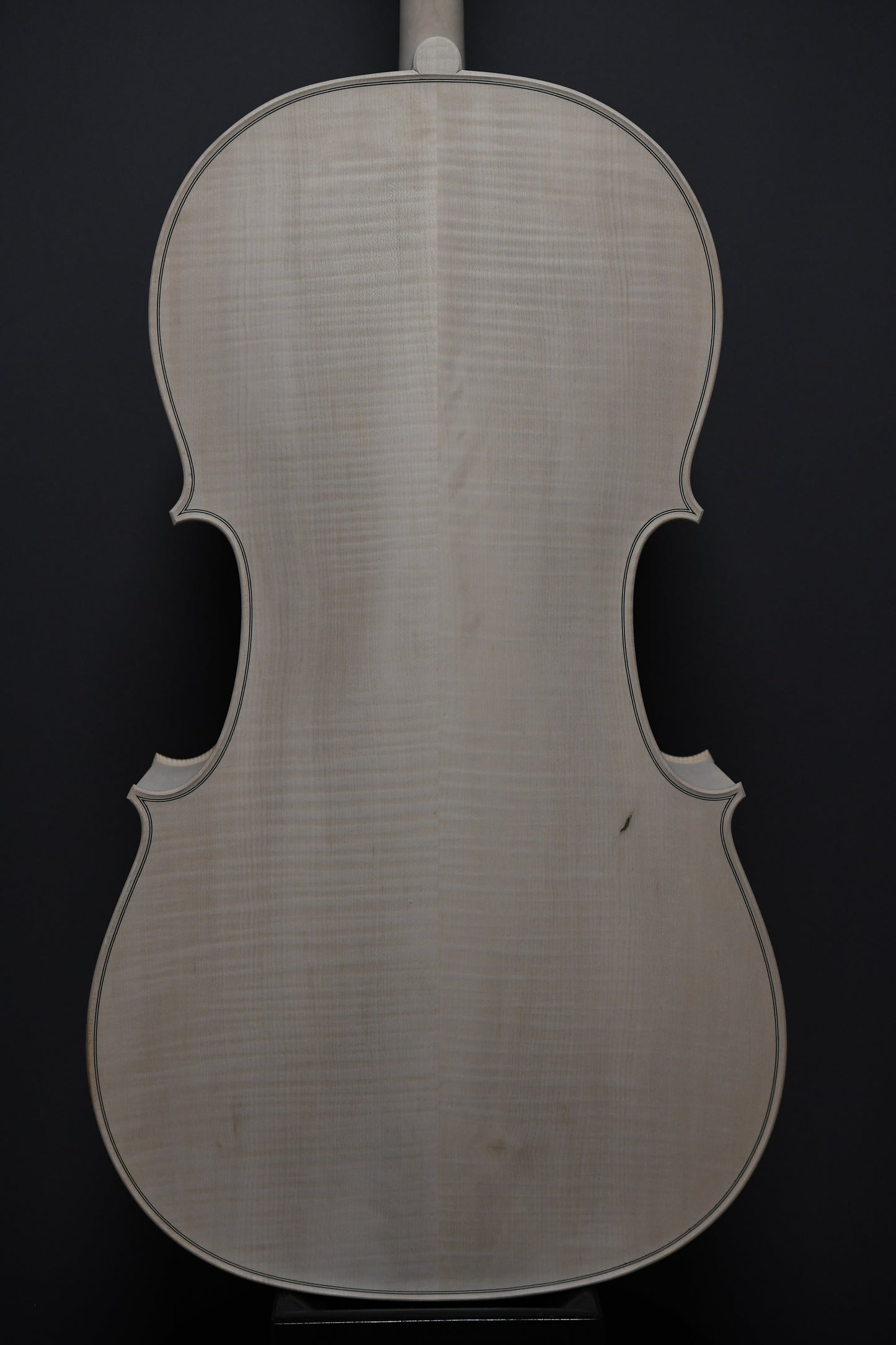 Violoncel Nr. 15 - Instrument alb
