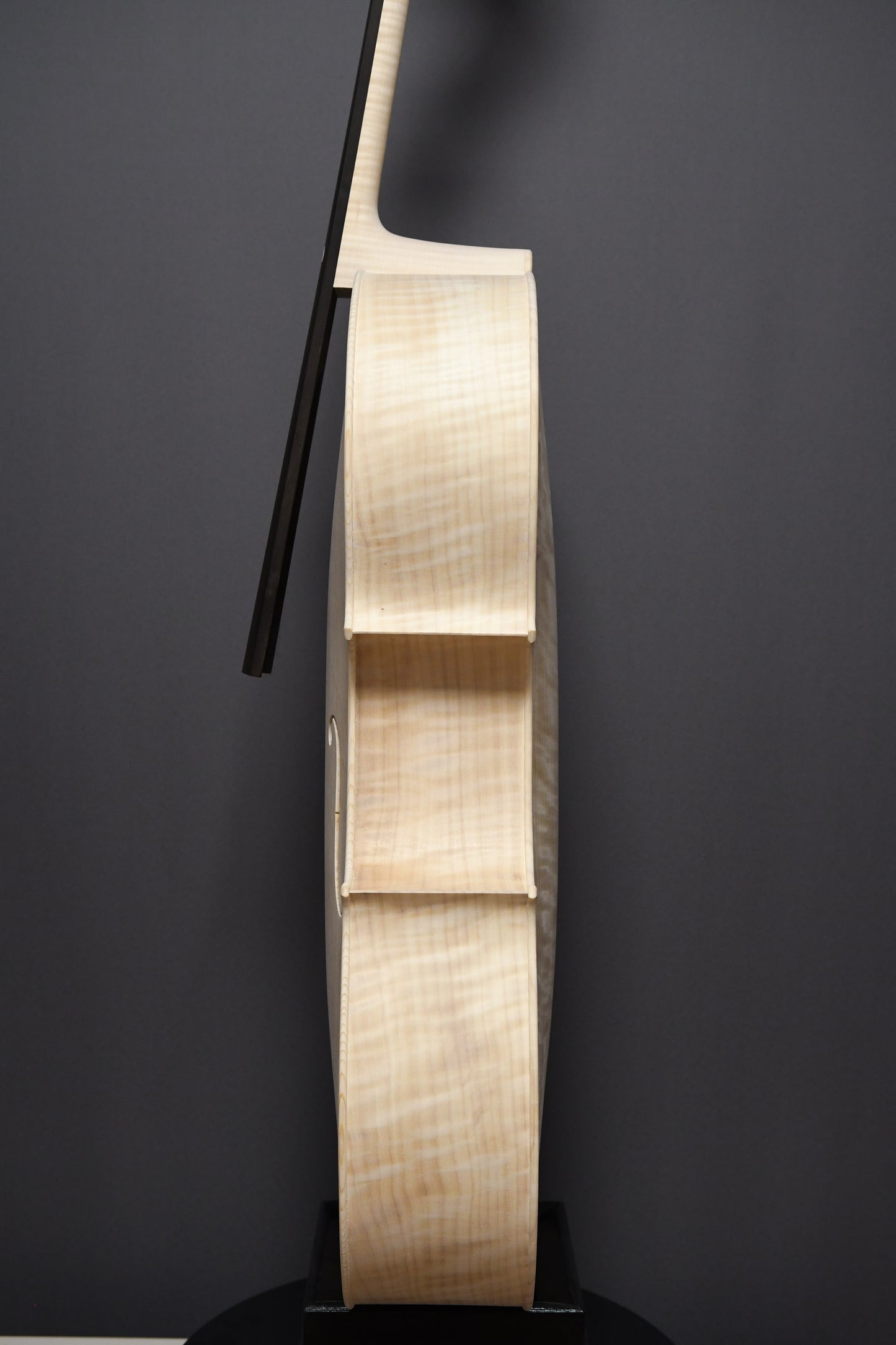 Violoncel Nr. 16 - Instrument alb