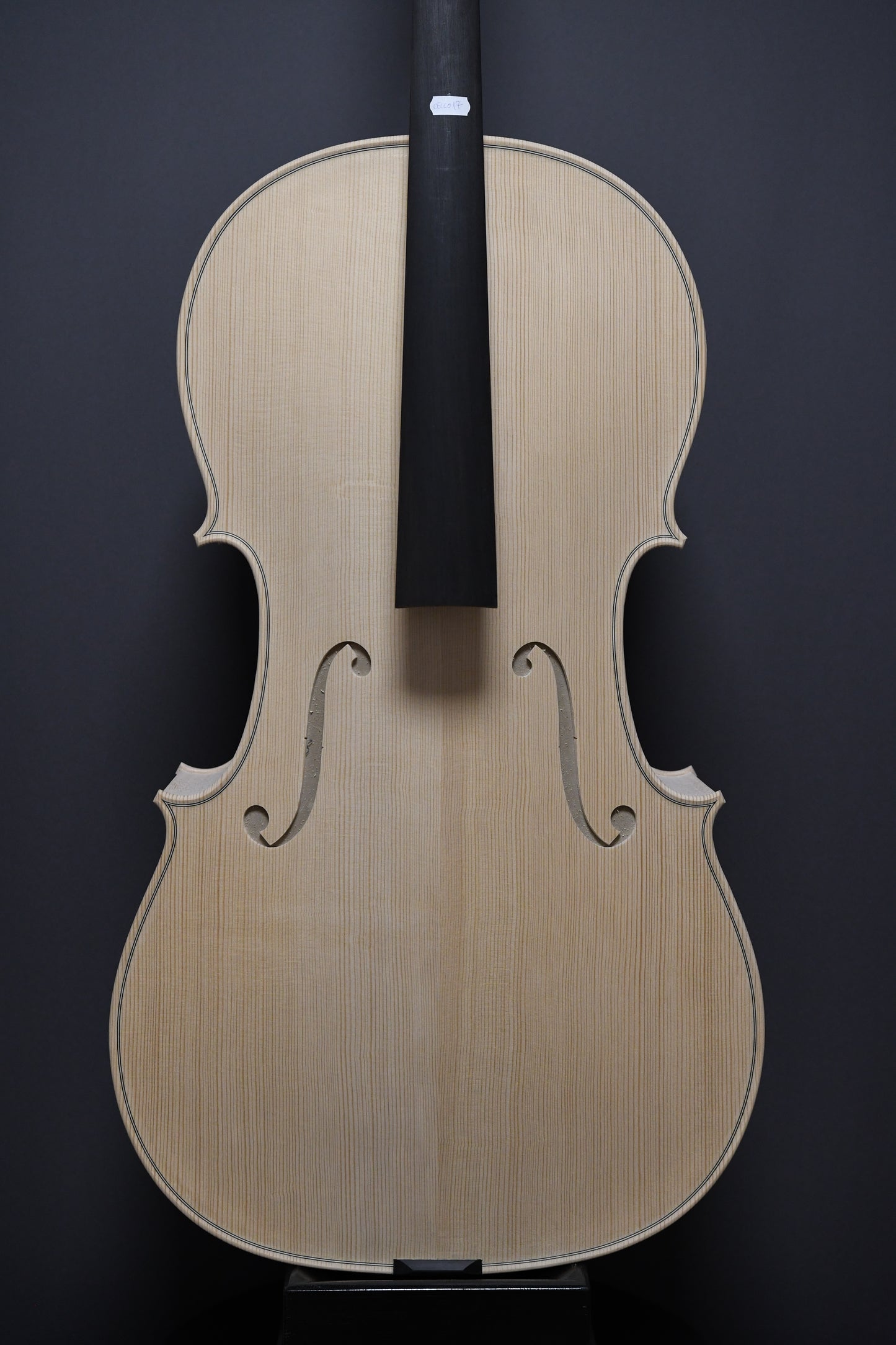 Violoncel Nr. 17 - Instrument alb