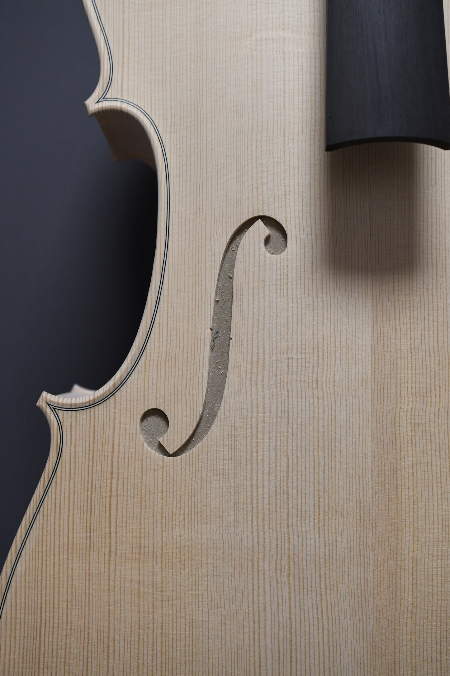 Violoncel Nr. 17 - Instrument alb