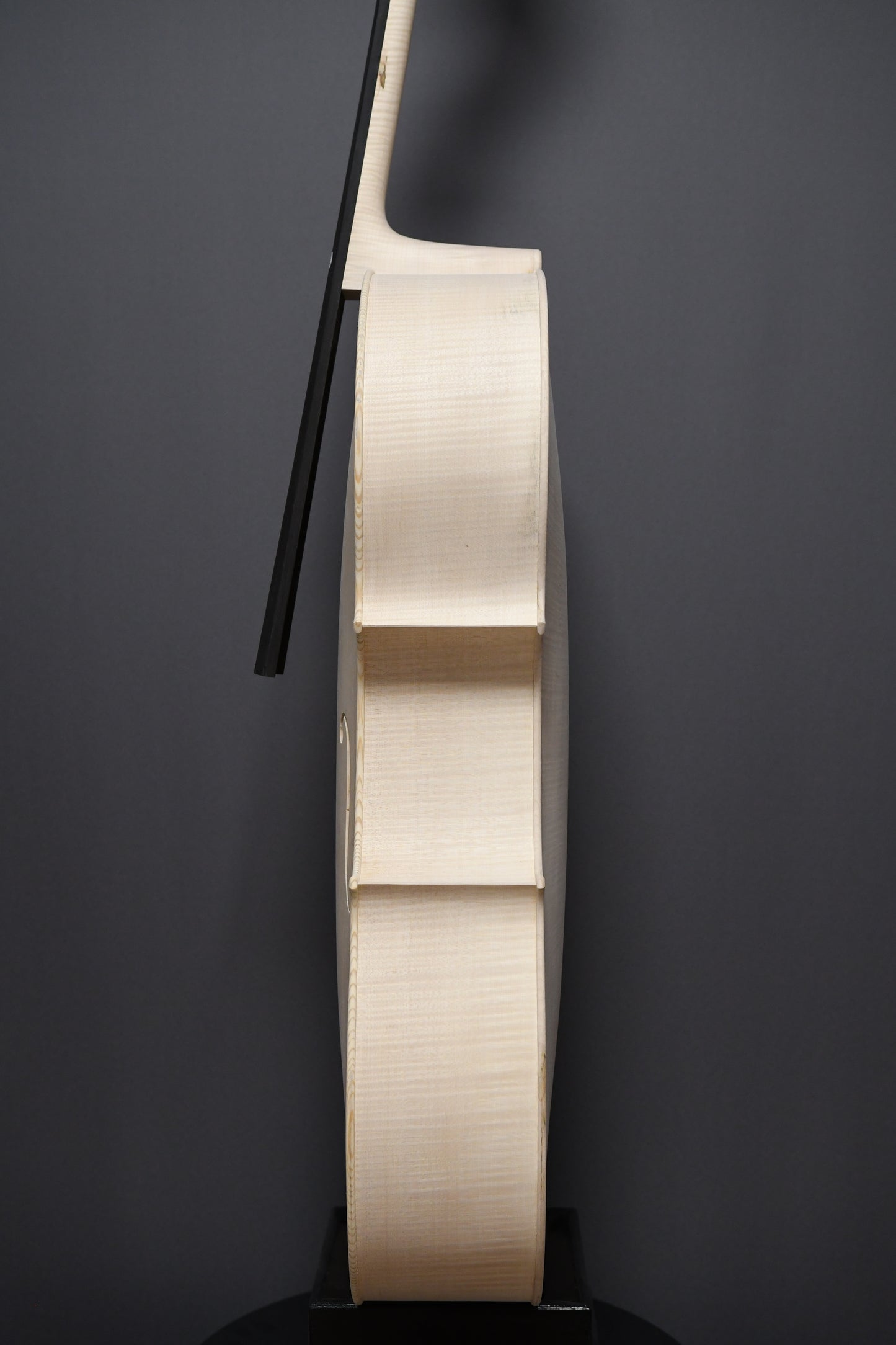 Violoncel Nr. 17 - Instrument alb