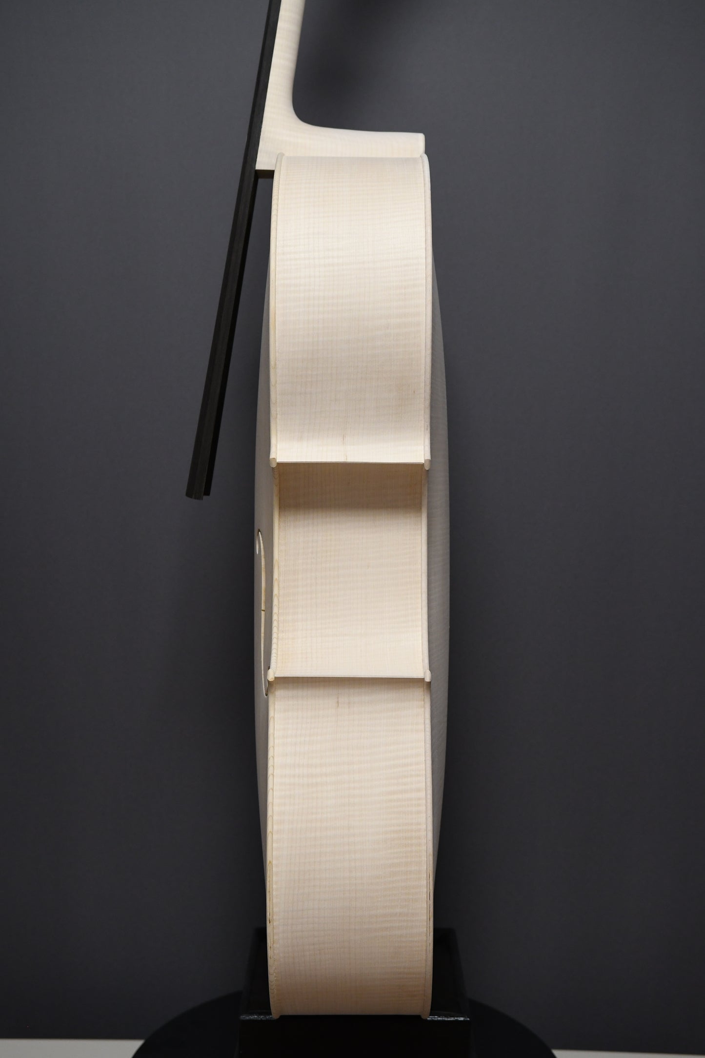 Violoncel Nr. 18 - Instrument alb