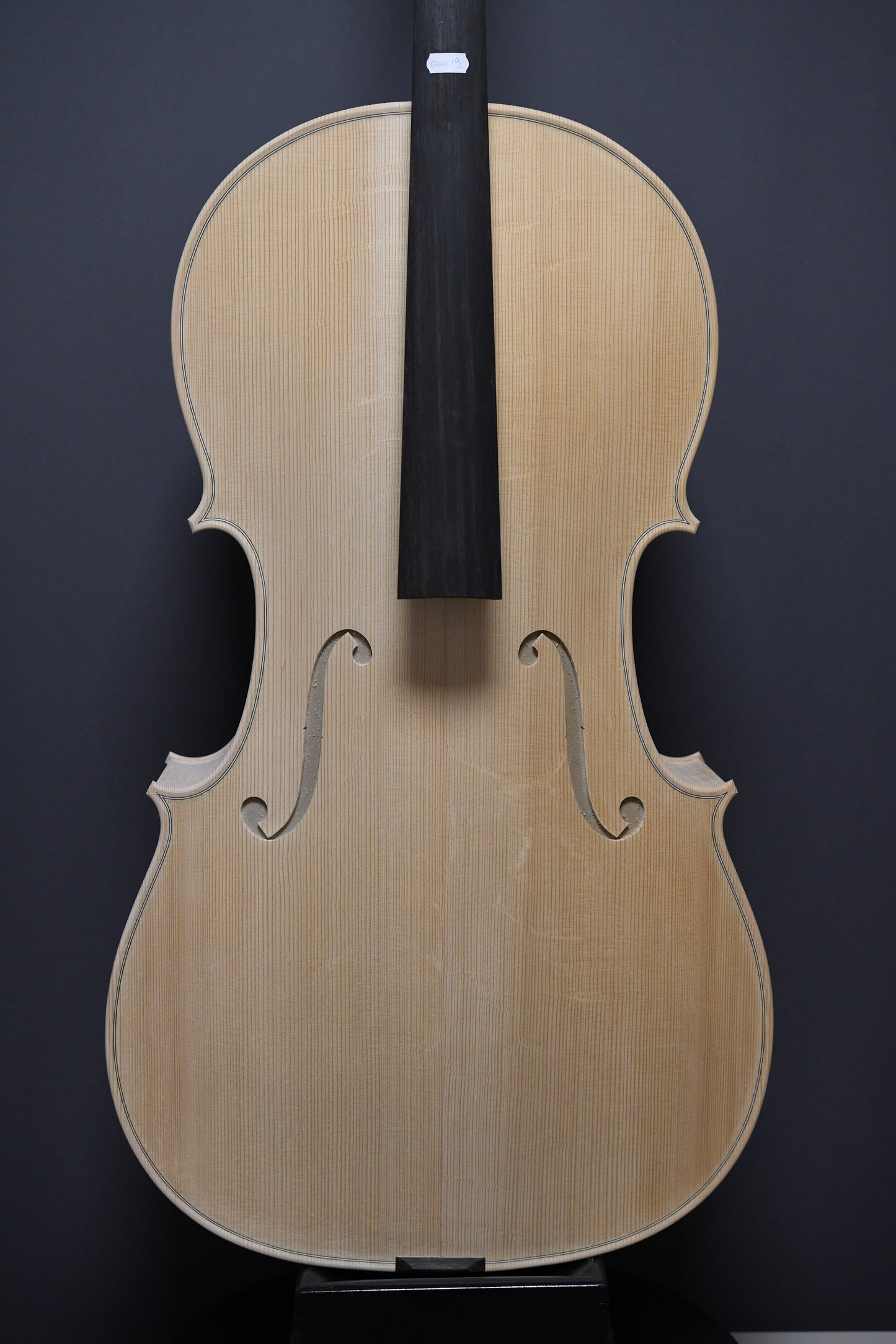 Violoncel Nr. 19 - Instrument alb