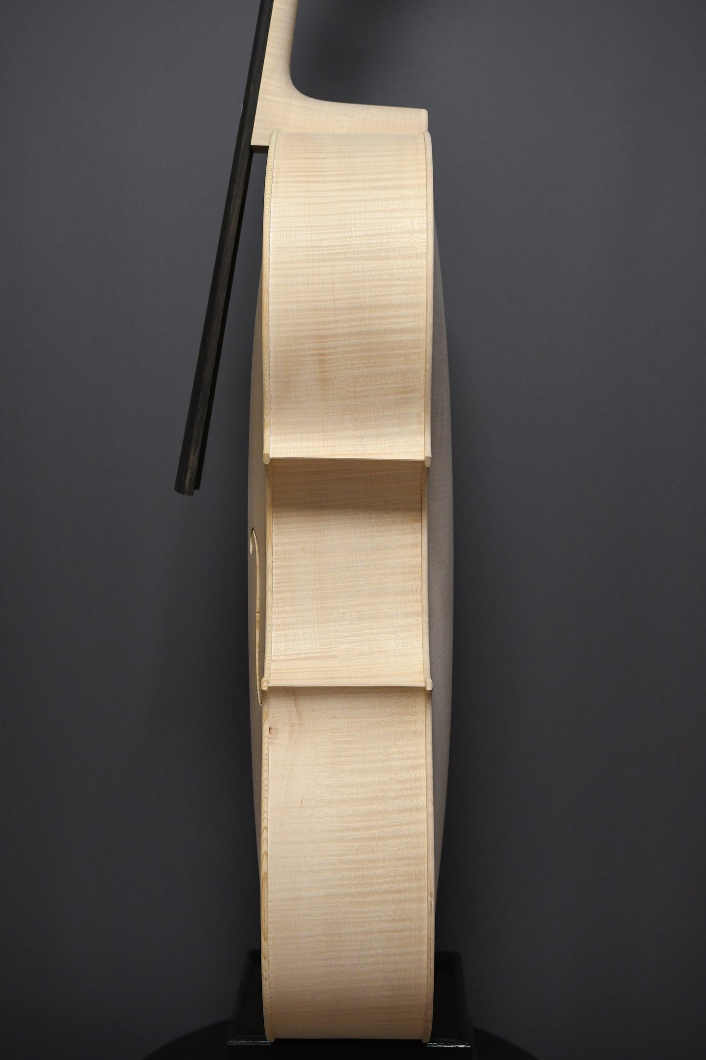 Violoncel Nr. 19 - Instrument alb