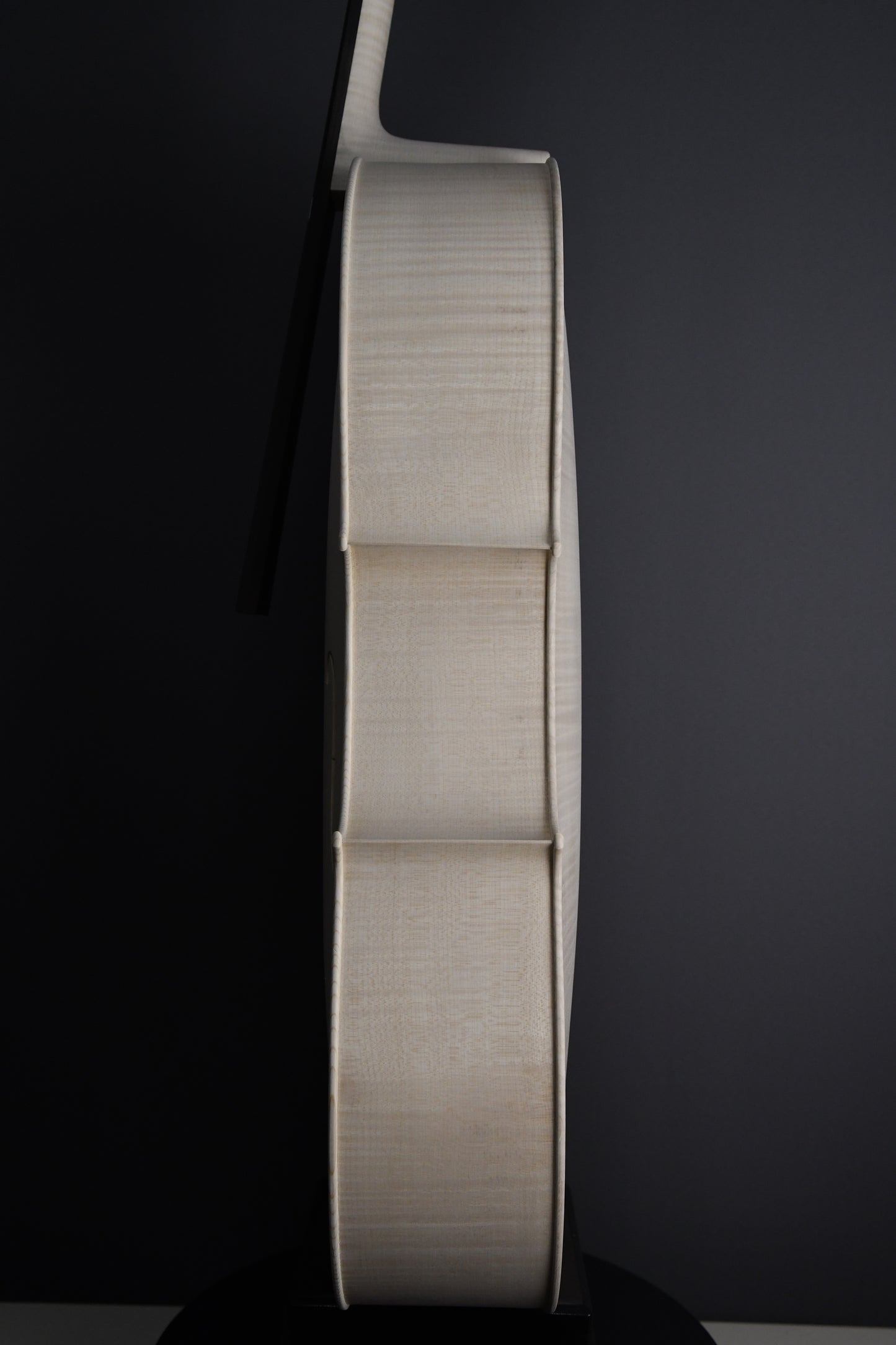 Violoncel Nr. 41 - Instrument alb