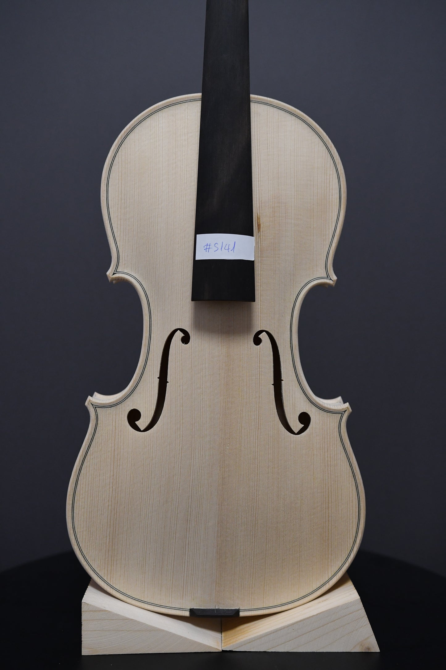 Vioară Nr. 141 - Instrument alb