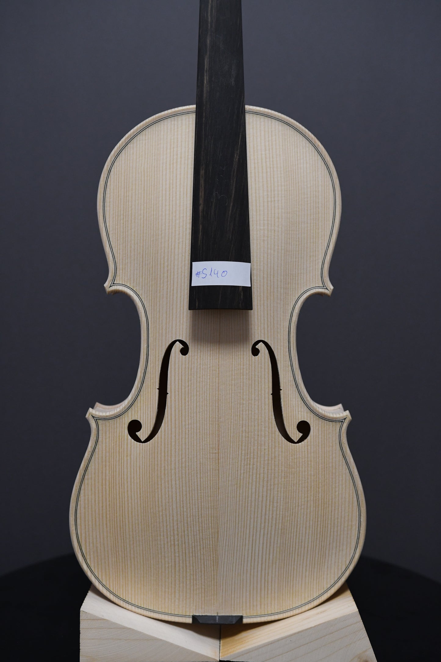 Vioară Nr. 140 - Instrument alb